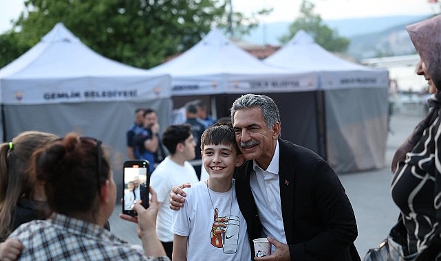 Gemlik’te 19 Mayıs Coşkusu: Genç Rock Festivali ve Kortejin Ritmi