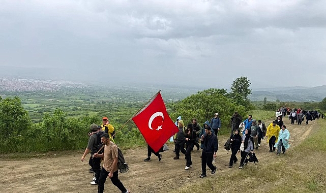 İnegöl’de Gençlik Haftası Doğa Yürüyüşü Yeniden Başladı: 11 Kilometreyle Doğanın Keşfi