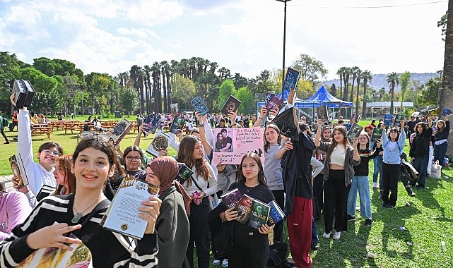İzmir Kitap Fuarı İZKİTAP-7: Ünlü Yazarlar, Zengin İçerik ve Ücretsiz Ziyaret İmkanı