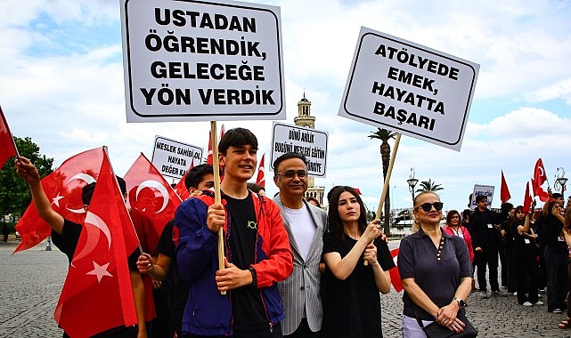İzmir’de Maarifin Kalbinde Marifetli Gençlik: Kortej Yürüyüşü ve Mesleki Eğitim Vurgusu