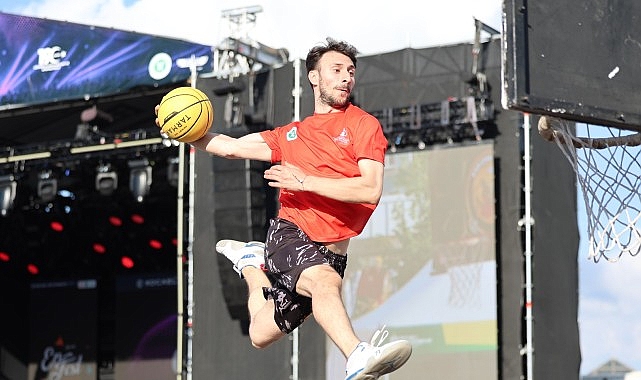 Karizma Show: İzmit’te Akrobatik Basketbolun Görsel Şöleni