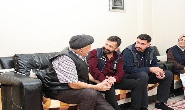 Kartepe’de Bayram Ziyaretleriyle Gönüllere Dokunan Gelenek sürüyor