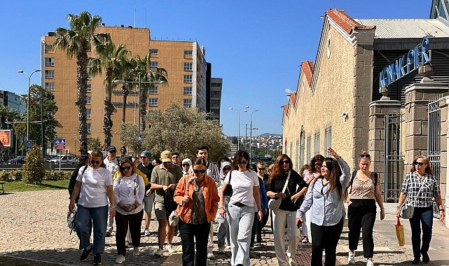 Kemeraltı Şenliği Kapsamında Kültürel Miras Gezileriyle Tarihi Çarşı Canlanıyor