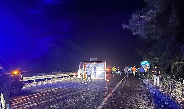 Kemer’de Mazot Sızıntısı Nedeniyle Kayganlaşan Yolda Kaza: Ekipler Kumlama Çalışması Başlattı