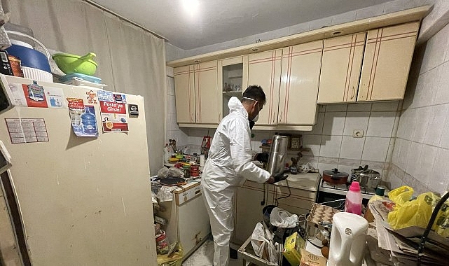Konak Belediyesi Çöp Ev Operasyonu: 10 Ton Atık Temizlendi ve Mahalle Rahat Nefes Aldı