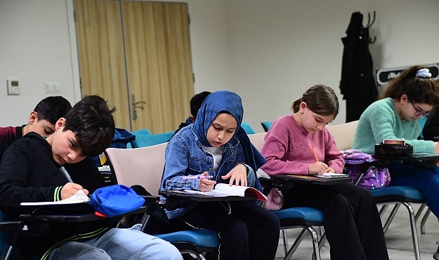 Küçük Yazarlar Ustalaşma Yolunda: Çocuklar Yazarma Yolculuğunda İlerlemesini Sürdürüyor