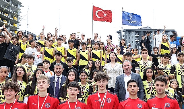 Küçükçekmece’de 19 Mayıs Gençlik Haftası İçin Okullar Arası Koşu Şampiyonası