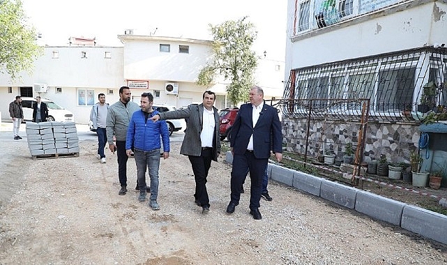 Menderes Belediye Başkanı Çalışmaları Yerinde İnceledi ve Vatandaşlar ile Sohbet Etti