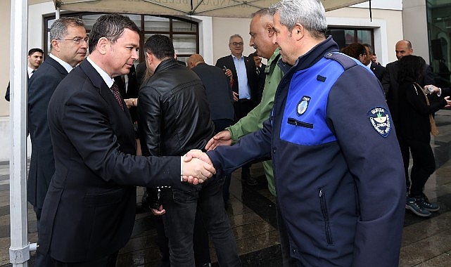 Osmangazi Belediye Başkanı Erkan Aydın’dan Bayram Mesajı ve Personel Bayramlaşması