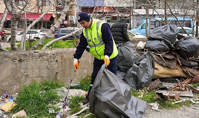 Ramazan Öncesi Maltepe’de Saha Ekipleri ve Halk İş Birliğiyle Çevre Temizliği