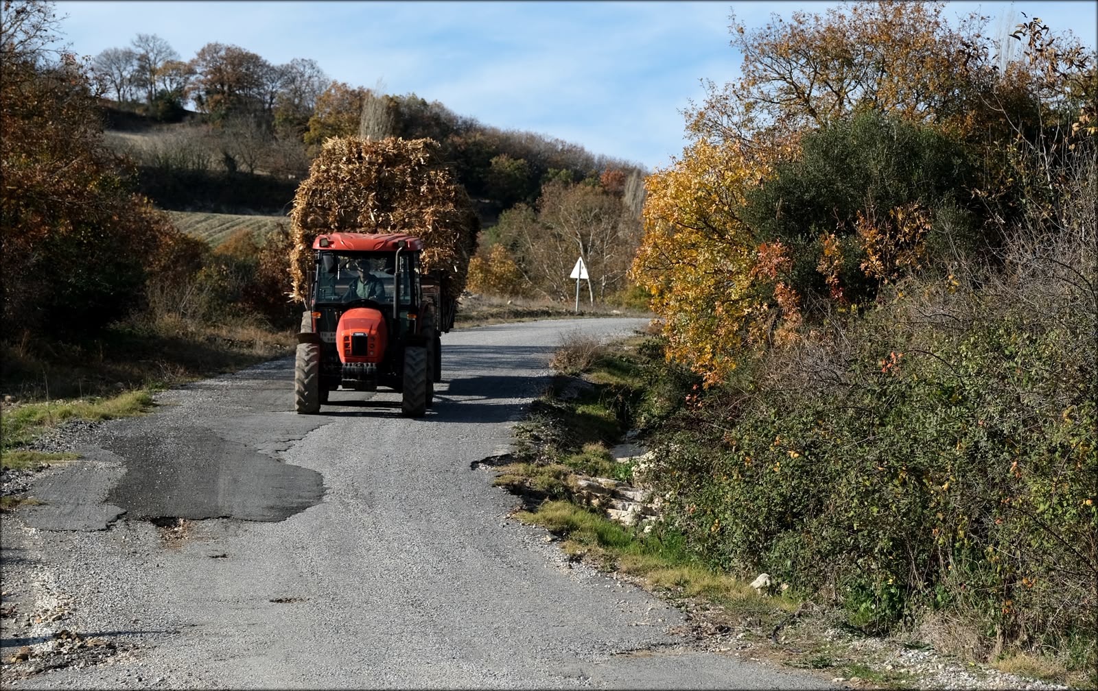 ALTIEYLÜL’DE KIRSAL ULAŞIM AĞI GÜÇLENİYOR 