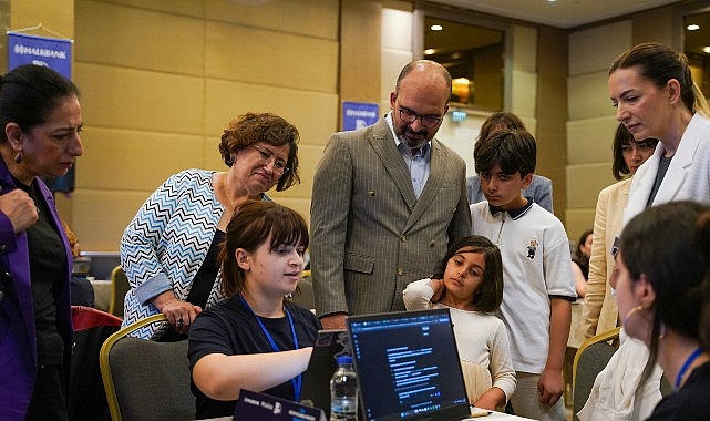 BİGE ile Kız Öğrenciler İçin STEM ve Girişimcilik Yolculuğu: Hackathon ve Sonrası