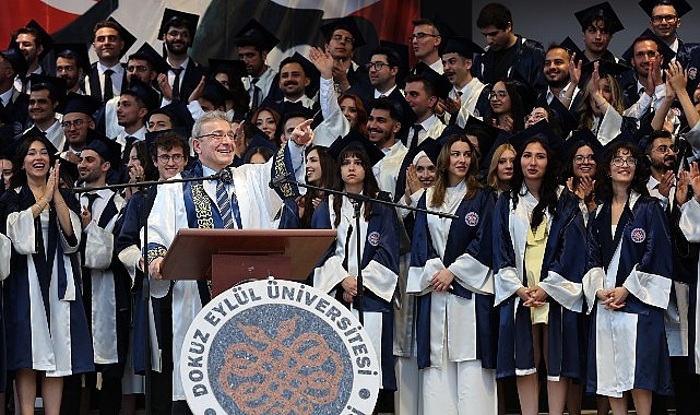 DEÜ Tıp Fakültesi 48. Dönem Mezunları Meslek Yolculuğuna Adım Atıyor