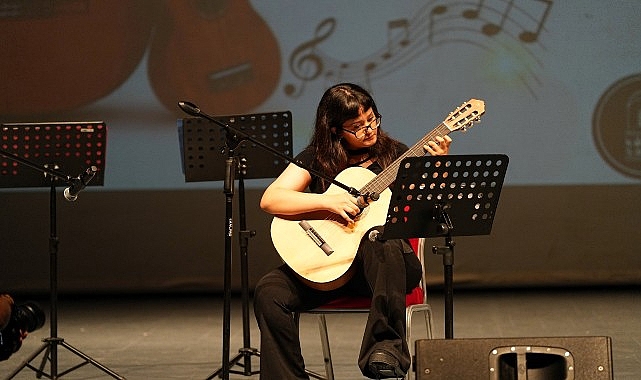 Gebze Ukulele Orkestrası ve Gitar Öğrencileri Muhteşem Bir Weekend Konseriyle Sahne Aldı