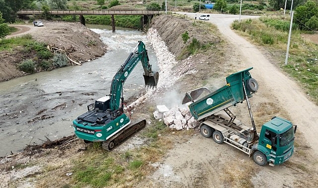 İnegöl’de Dere Islahı ve Güçlendirme Çalışmaları Devam Ediyor