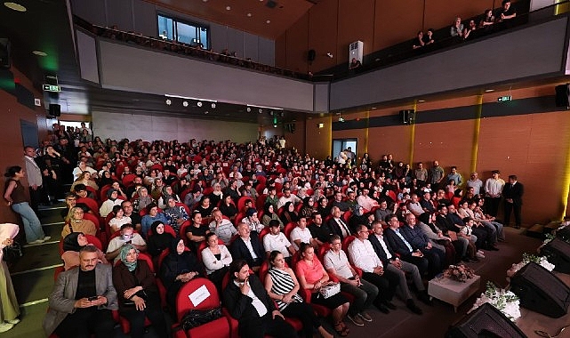Kartepe Genç Akademi’nin Sahne ve Başarı Gecesi Coşkuyla Gerçekleşti