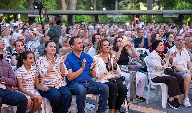 Kaşıkların Ritmiyle Bornova’da 5. Halk Dansları Festivali Değişen Zamanlarda Köprüler Kurdu