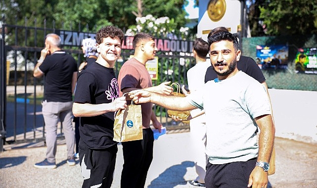 Kocaeli’de YKS Gününde Ücretsiz İkram Noktalarıyla Öğrencileri ve Aileleri Destekleyen Büyükşehir