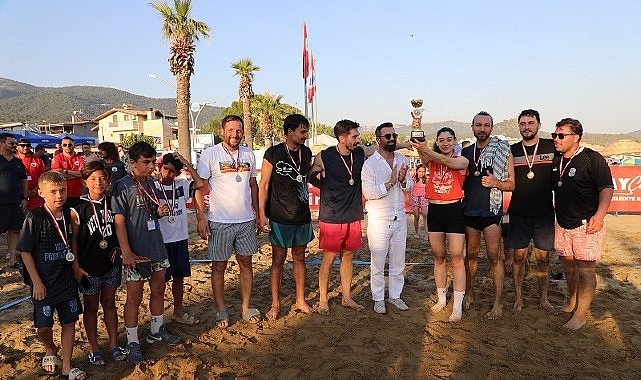 Menderes’te İlk Plaj Voleybolu Turnuvası Şah-Bar ve Gümüldür Gençlik Şampiyonluk Seferiyle Tamamlandı
