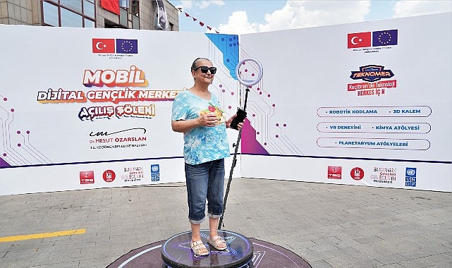 Mobil Dijital Gençlik Merkezi Keçiören’de Hizmete Girdi: Gençlik İçin Dijital Gelecek Vasıtası