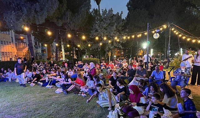 Nazilli Açık Hava Sinemasıyla Yaz Akşamlarını Renklendirdi: Aile Arasında Film Gösterimi