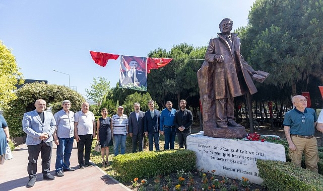 Nazım Hikmet İçin 63. Yıl Anma Töreni Karşıyaka’da Gerçekleşti