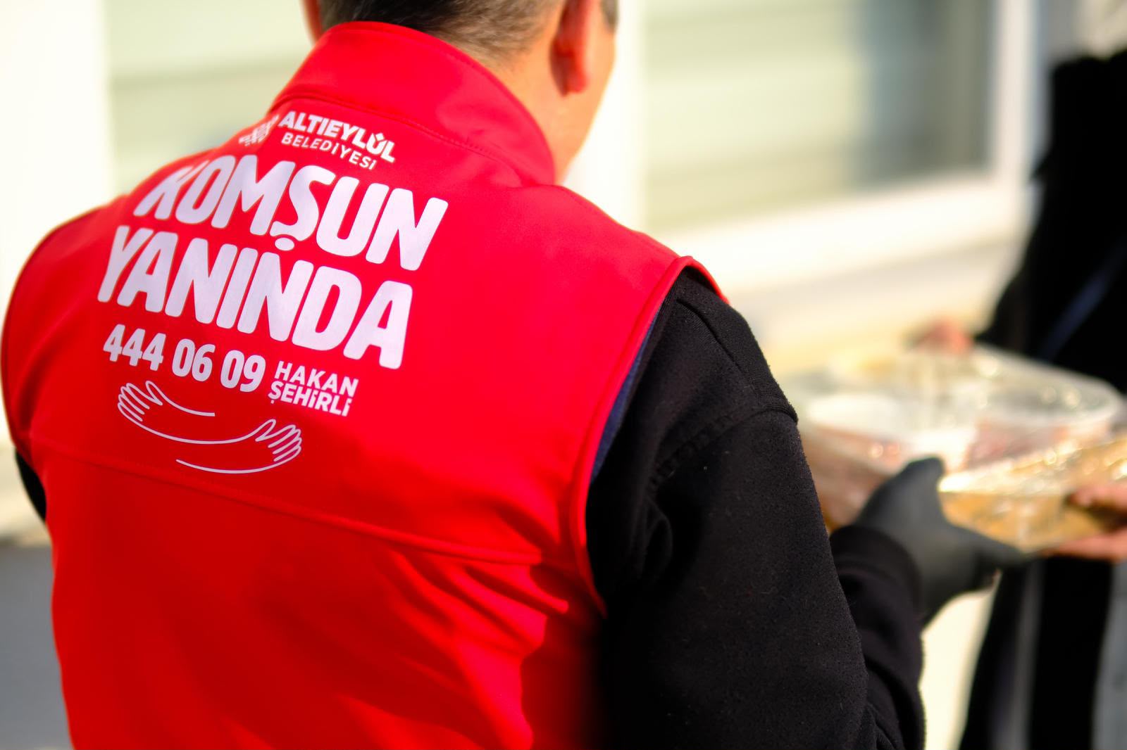ALTIEYLÜL’DE DAYANIŞMA BÜYÜYOR, SOSYAL YARDIMLAR ARTIYOR