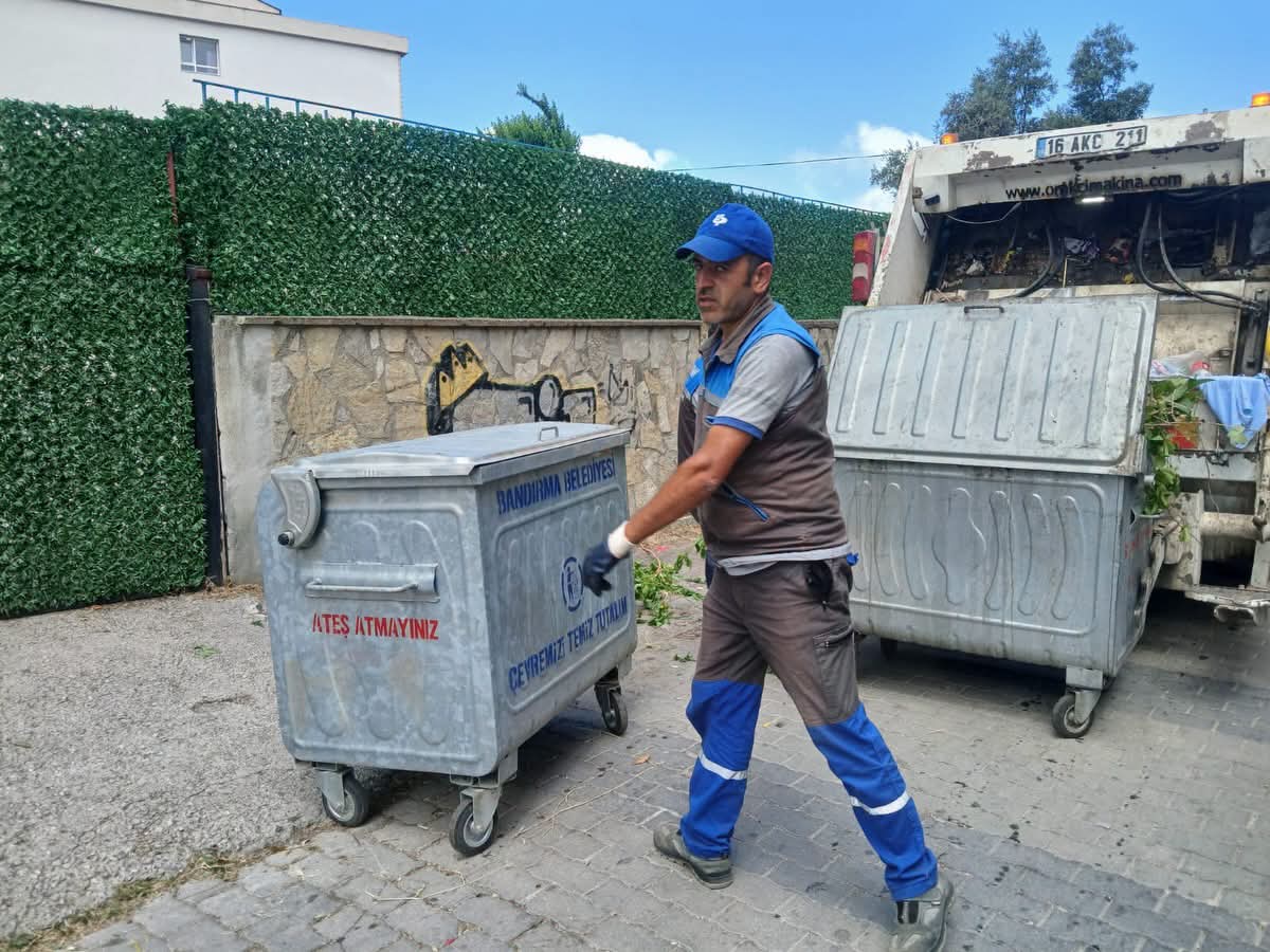 Bandırma’da Temizlik Altyapısı Güçleniyor: Eski Çöp Konteynerleri Yenileniyor