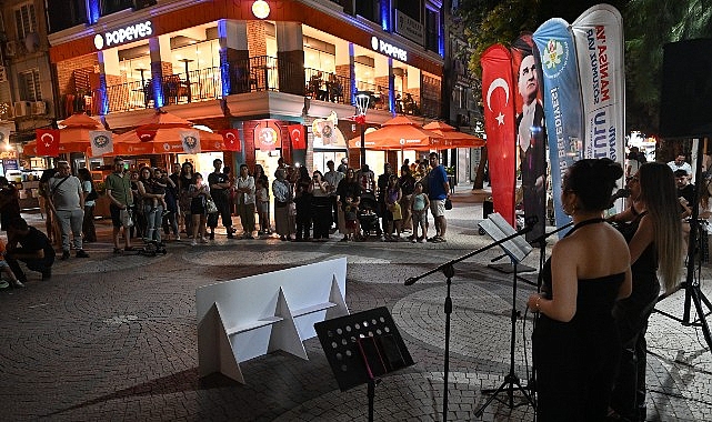 Akustik Yaz Akşamları’nda Amatör Sesler Sahne Alıyor: Yeni Han ve Tarzan Heykeli Önünde Müzik Dolu Anlar