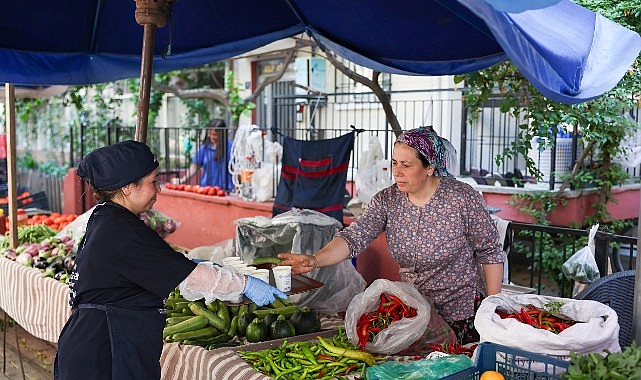 Aydın’daki Sıcak Günlerde Pazarlar Serinlik Dağıtıyor: Limonata Ikramı ve Memnuniyet