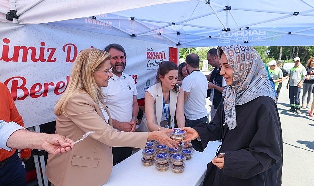 Bakırköy Belediyesi Aşure Dağıtımıyla Dayanışma ve Bereket Günü Yaşattı