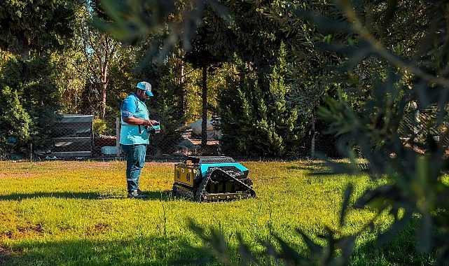 Didim Belediyesi Çim Biçme Robotunu İlk Kez Saha Testinde Kullanıyor