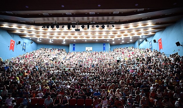 Didim’de Ümit Besen Rüzgârı: Yaz Konserleri Devam Ediyor