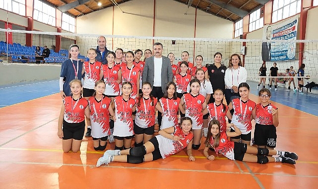 Dikili’de 15 Yaş Altı Plaj Voleybolu Turnuvası ile Genç Yetenekler Parlıyor
