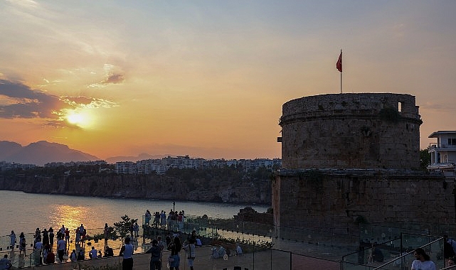 Hıdırlık Kulesi Çevresi: Tarih ve Manzara Bir Arada Yeniden Canlandı