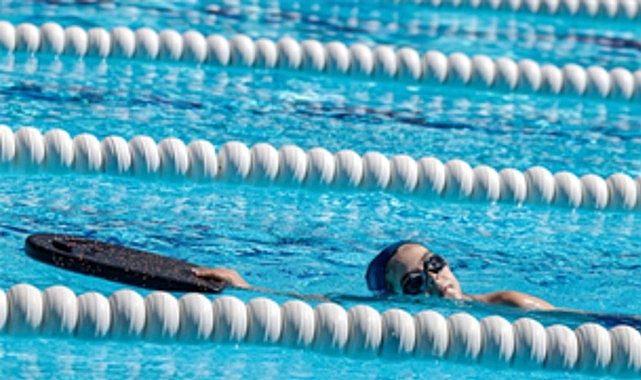 İzmir Yaz Spor Okulları: Yüzme Başta Olmak Üzere 24 Branşta Binlerce Çocuğa Ulaşılıyor