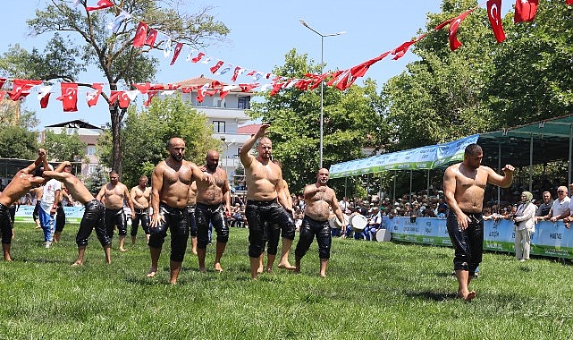 Kandıra’da Tarihi Namazgâh Yağlı Pehlivan Güreşleri Başlıyor: 32 Başpehlivan Er Meydanında Mücadele Edecek