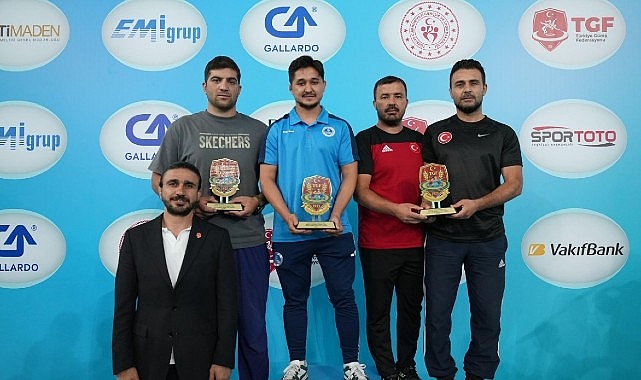 Kartepe Belediyespor Güreş Takımı Ankara’da Türkiye Üçüncülüğünü Taçlandırdı