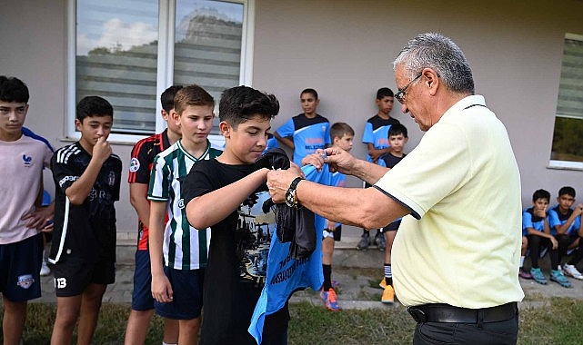 Kemer’de Başkan Topaloğlu, Merkez Spor Kulübü’nün Yeni Sezon Hazırlıklarını Ziyaret Etti