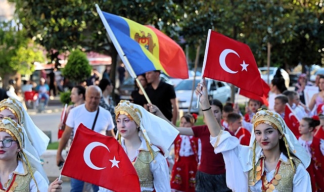 Kocaeli’de Balkan Halk Oyunları Festivali Renklerini Gündeme Taşıdı