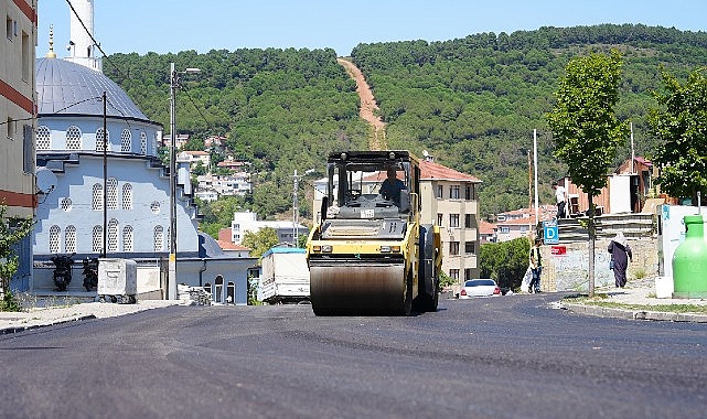 Maltepe’de Başıbüyük Karanfil Caddesi’nde Sıcak Asphalt Çalışmaları Devam Ediyor