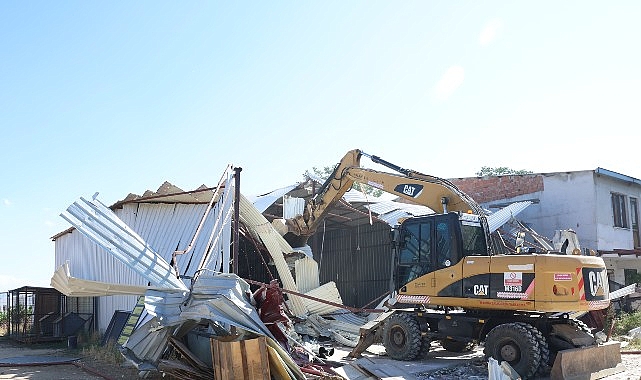 Nilüfer’de Kaçak Yapılar İçin Kesintisiz Mücadele: 1.460 m2’lik Yıkımlar Tamamlandı
