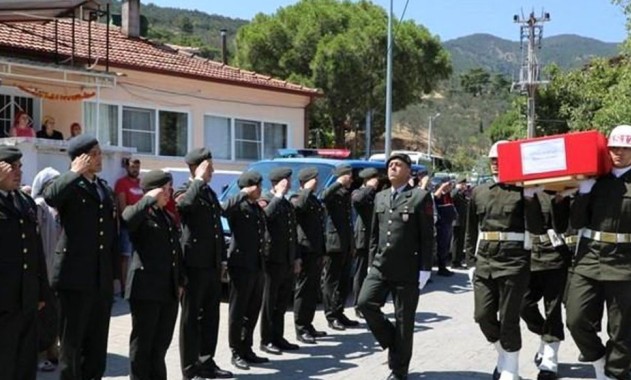 Edremit’te Kıbrıs Gazisi Murat Doğan son yolculuğuna askeri törenle uğurlandı