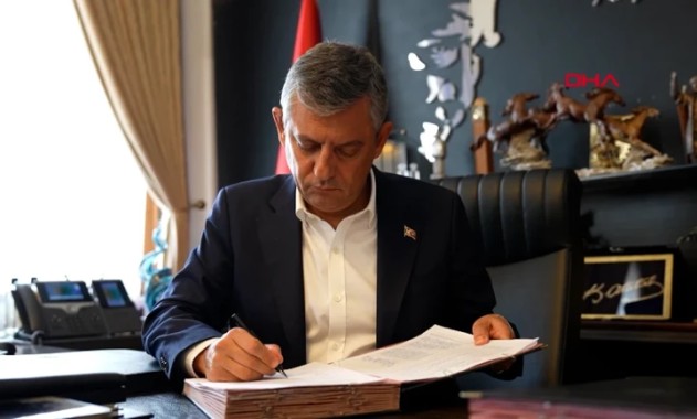 Özgür Özel CHP’den İstifa Etti: YENİ Parti Kuruluşuna İmza Attı