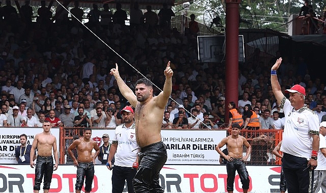Ordu Aybastı Perşembe Yaylası Yağlı Güreşleri: Erkan Taş ve Mustafa Taş Finalde Rekabeti Öne Çıkardı