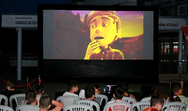 Osmangazi’de Yaz FilmiBuluşması: Mahalle Meydanlarında Açık Hava Sinema Coşkusu