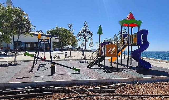 Ulaşlı Sahili’nde Çocuklar İçin Yeni Oyun Alanı Açılışa Hazır