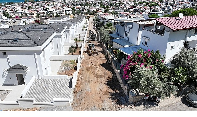 Akbük’te Ulaşıma Yatırım: Yol Çalışmaları Nefes Kesen Hareketlilikle Devam Ediyor