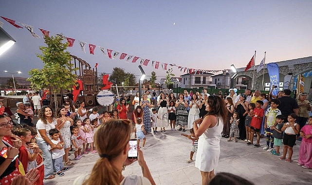Alaçatı’da Hayriye ve Vehbi Özen Çocuk Etkinlik Merkezi ile Mavi Kelebek Anı Parkı Açılışı Coşkuyla Büyük İlgi Gördü