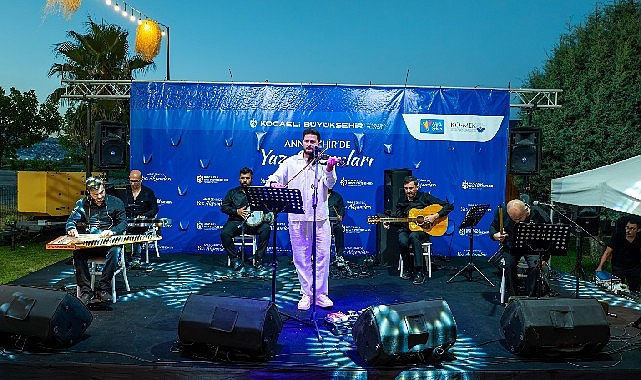 Arabesk Gecesiyle Anne Şehir Yaz Akşamları Katılımcıları Büyüledi
